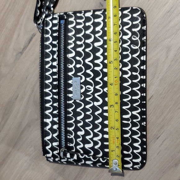 Kate Spade wristlet - Picture 5 of 5